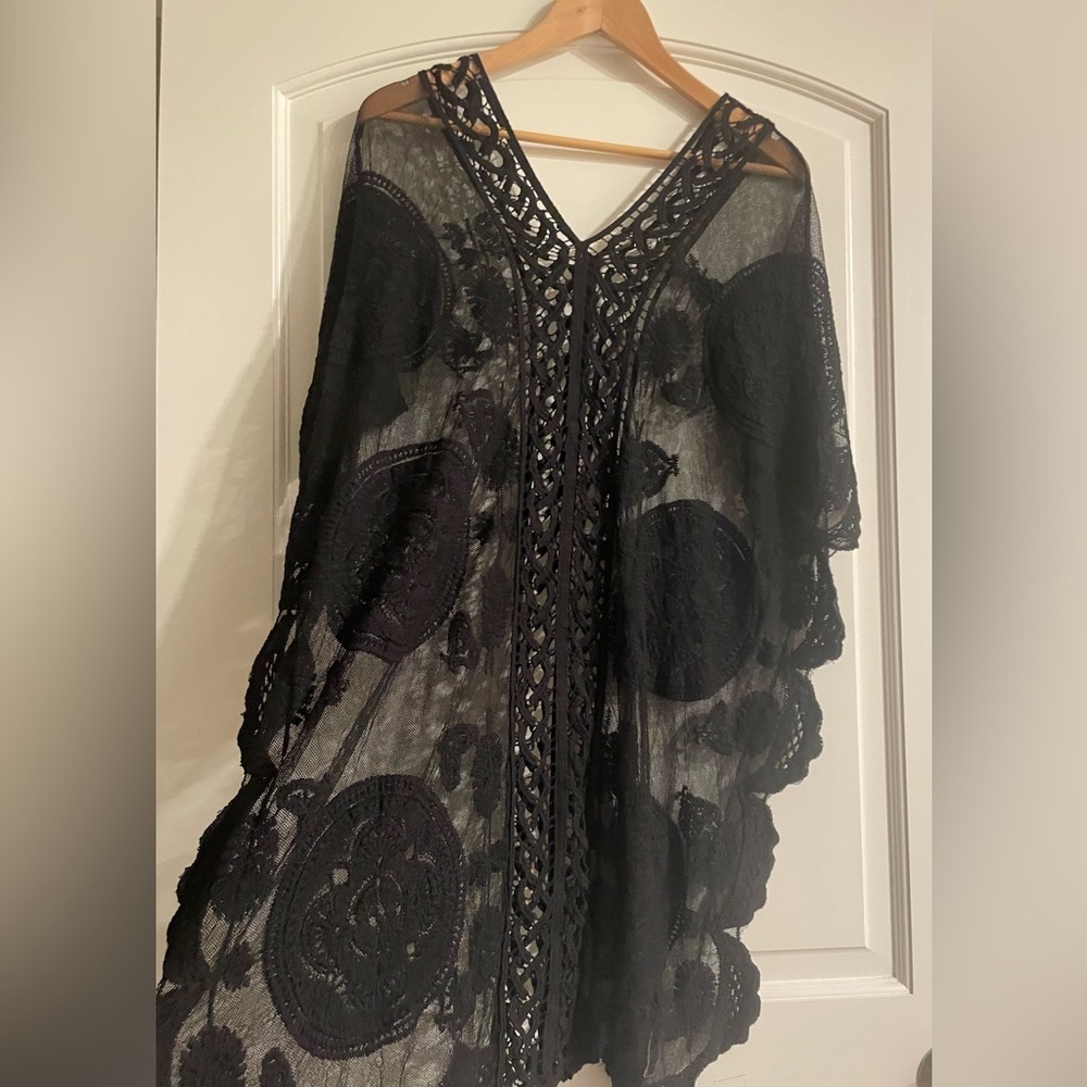 Vince Camuto Lace Cover-up Top - Picture 2 of 6